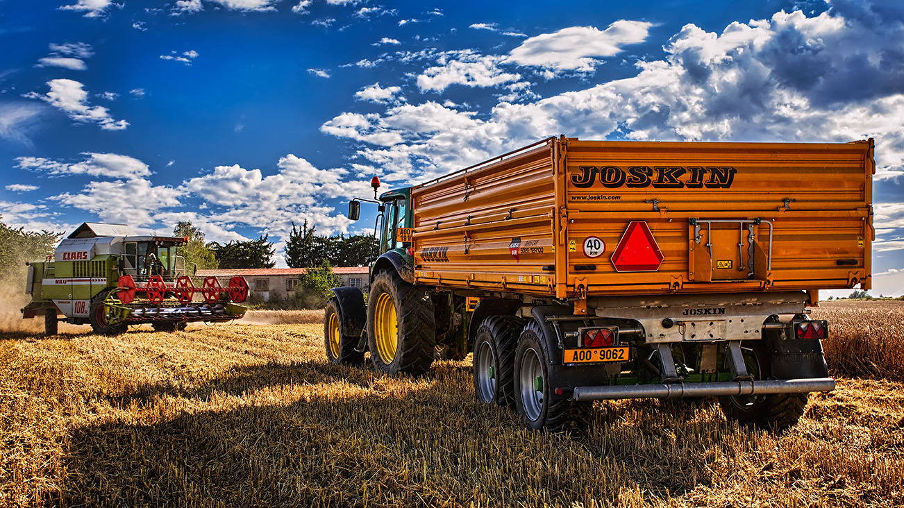 Kombajn Claas a traktor s přívěsem Joskin od Jan Stojan Photography ©