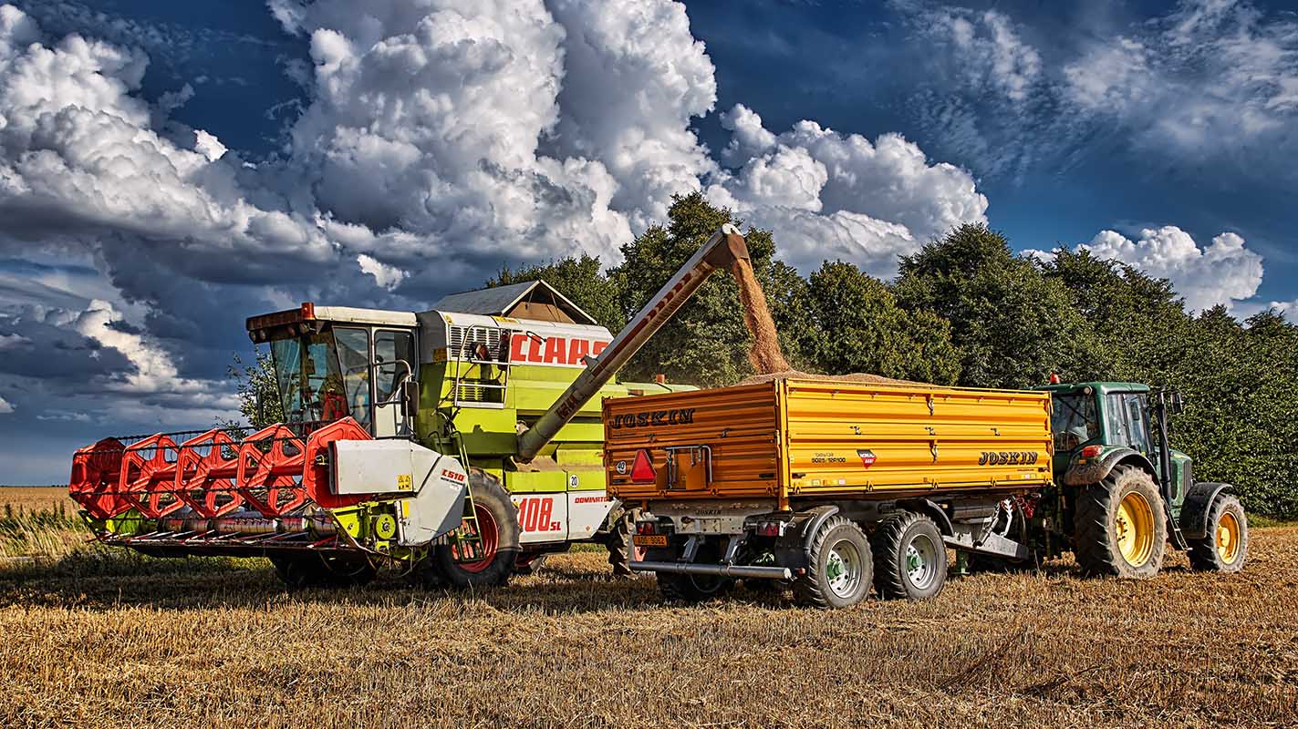 Kombajn Claas a traktor s přívěsem Joskin od Jan Stojan Photography ©