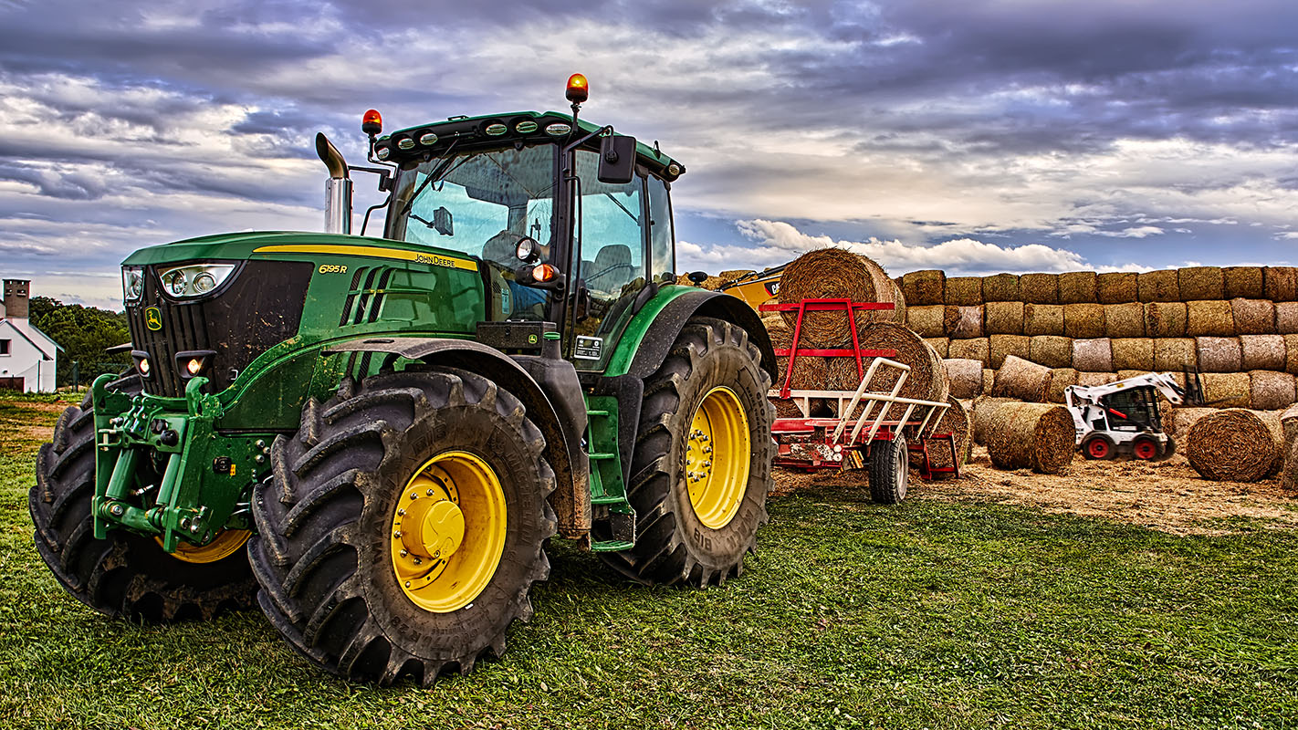 Fotka traktoru John Deere 6195R při práci od Jan Stojan Photography ©