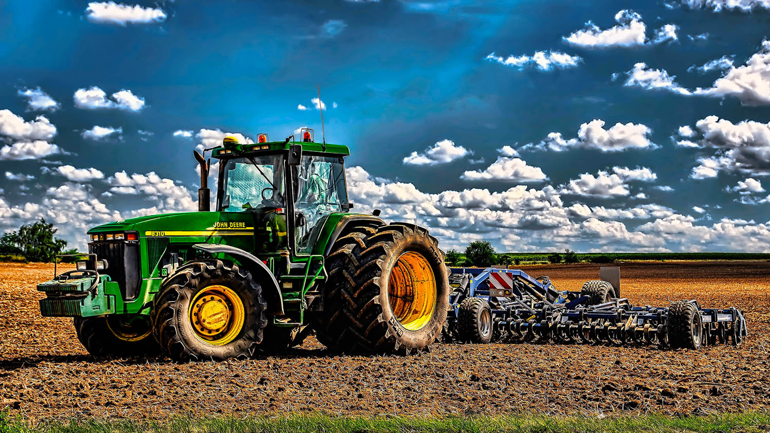 Fotka traktoru John Deere 8310 při práci na Vysočině od Jan Stojan Photography ©