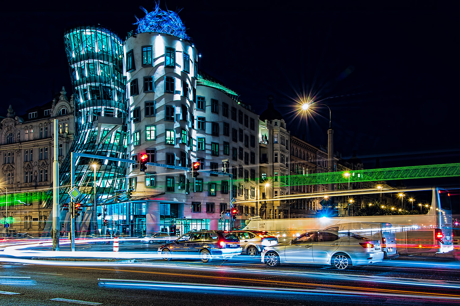 noční fotka dancing house / tančící dům Prague od Jan Stojan Photography ©