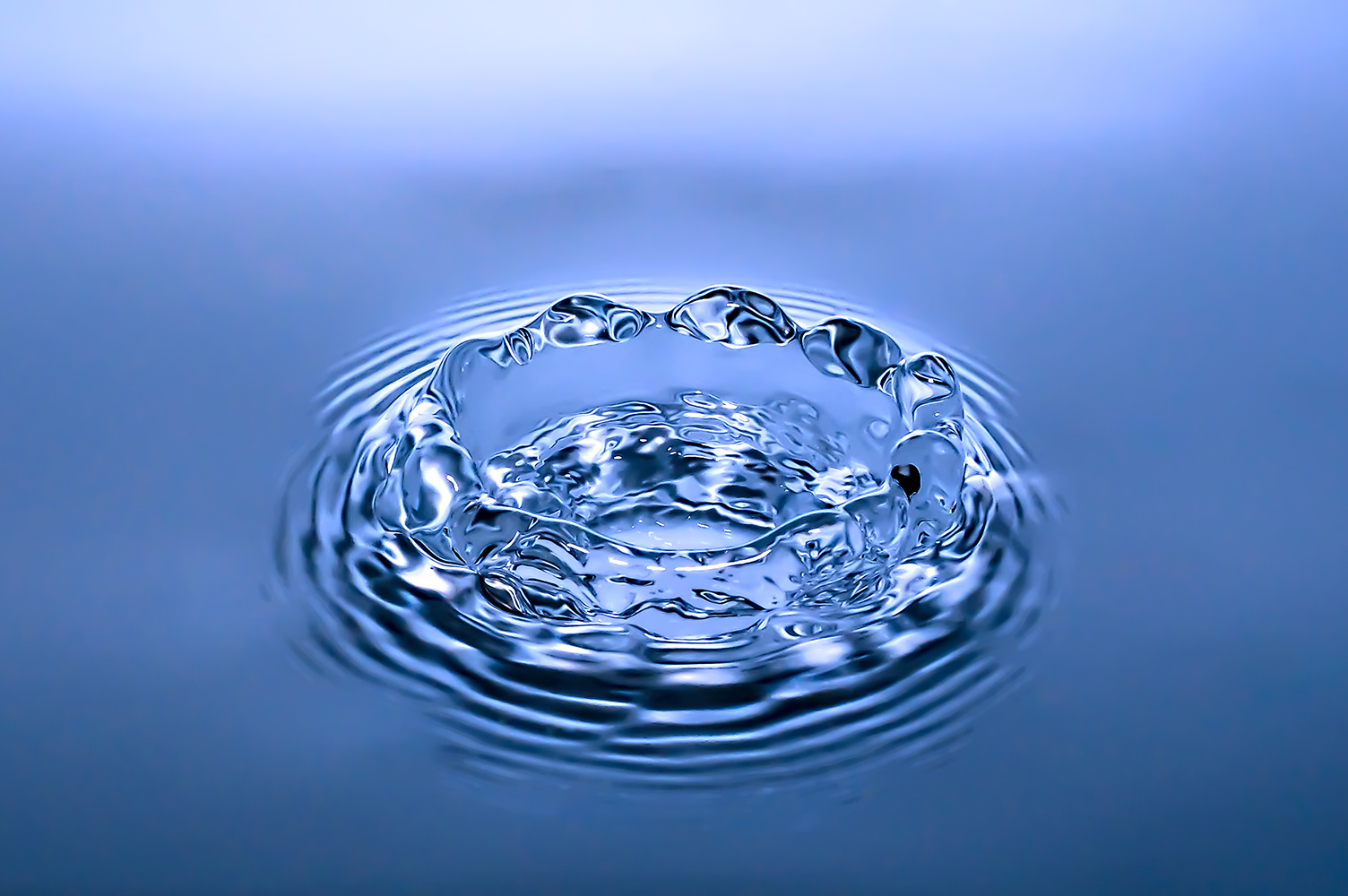 Detail dopadu kapky vody na hladinu od Jan Stojan Photography ©