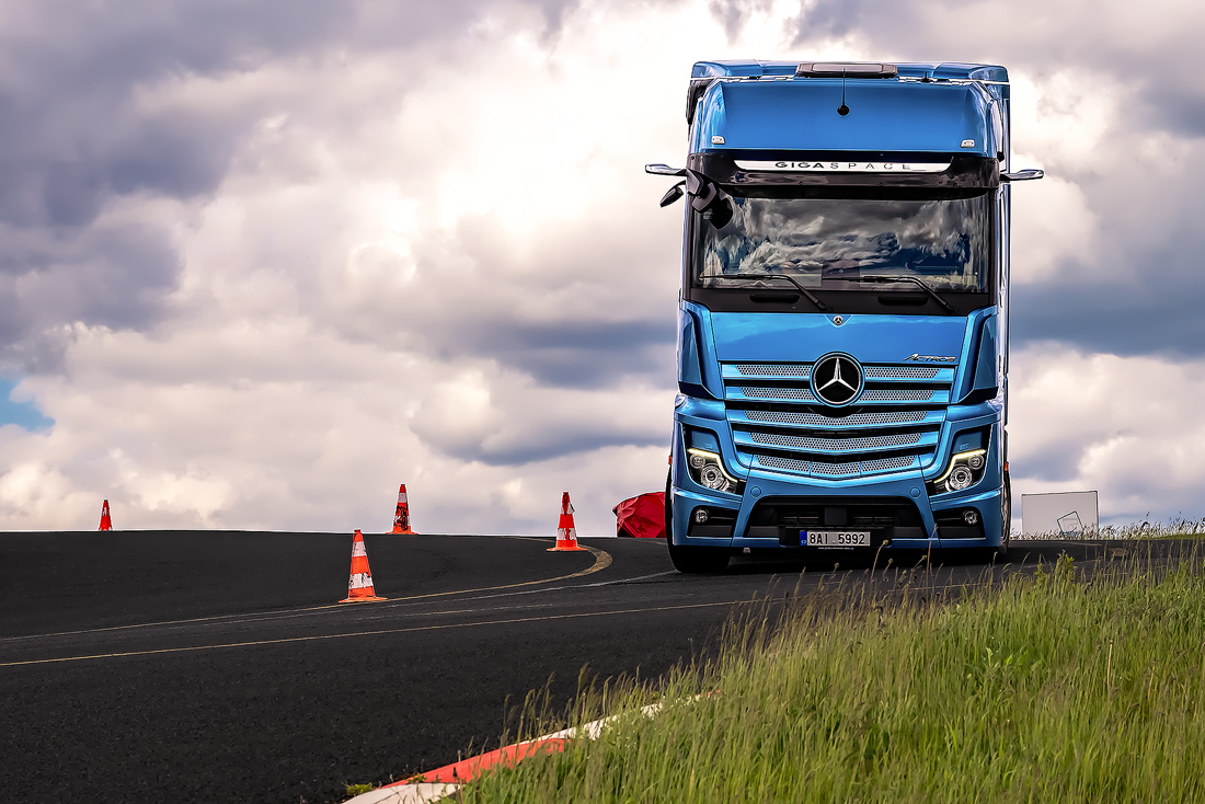 blue  Actros