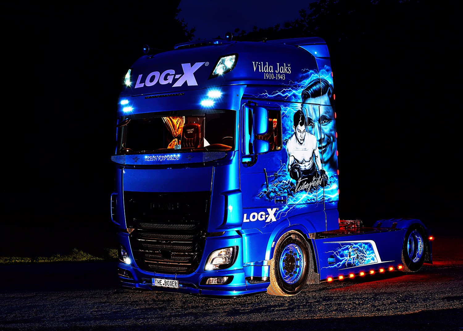 Noční Truck DAF THE BOXER, Vilda Jakš, společnosti LOG-X od Jan Stojan Photography ©
