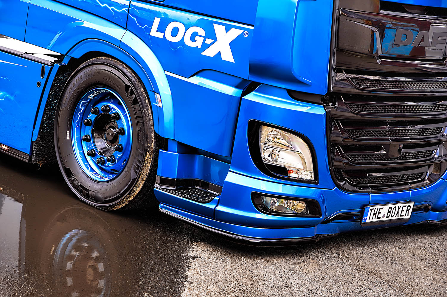 Detail předního rohu trucku DAF THE BOXER, Vilda Jakš, společnosti LOG-X od Jan Stojan Photography ©