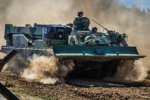 Vyprošťovací tank VT-72M4 tankový den jan stojan © lešany pentax